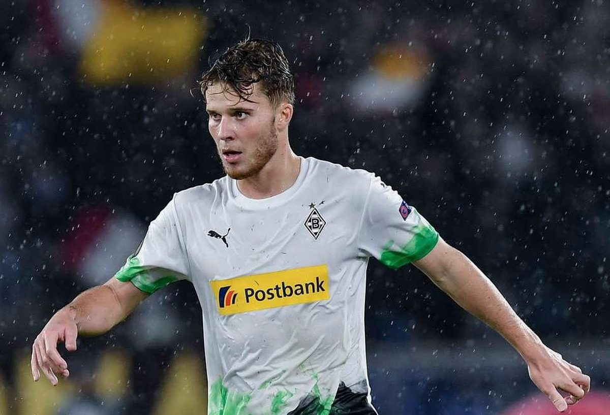 Elvedi al Leeds: colpo difensivo dalla Bundesliga
