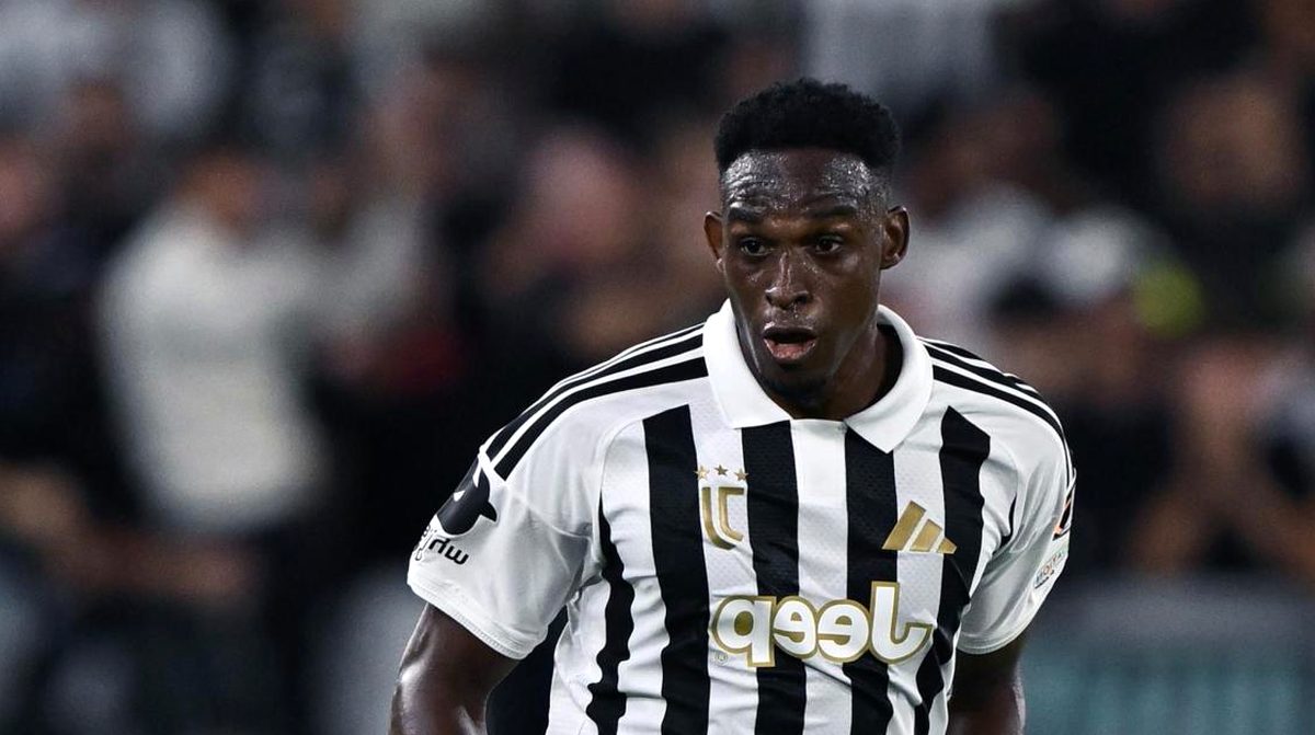 Lucumì torna ad allenarsi con la Juventus: gruppo al completo